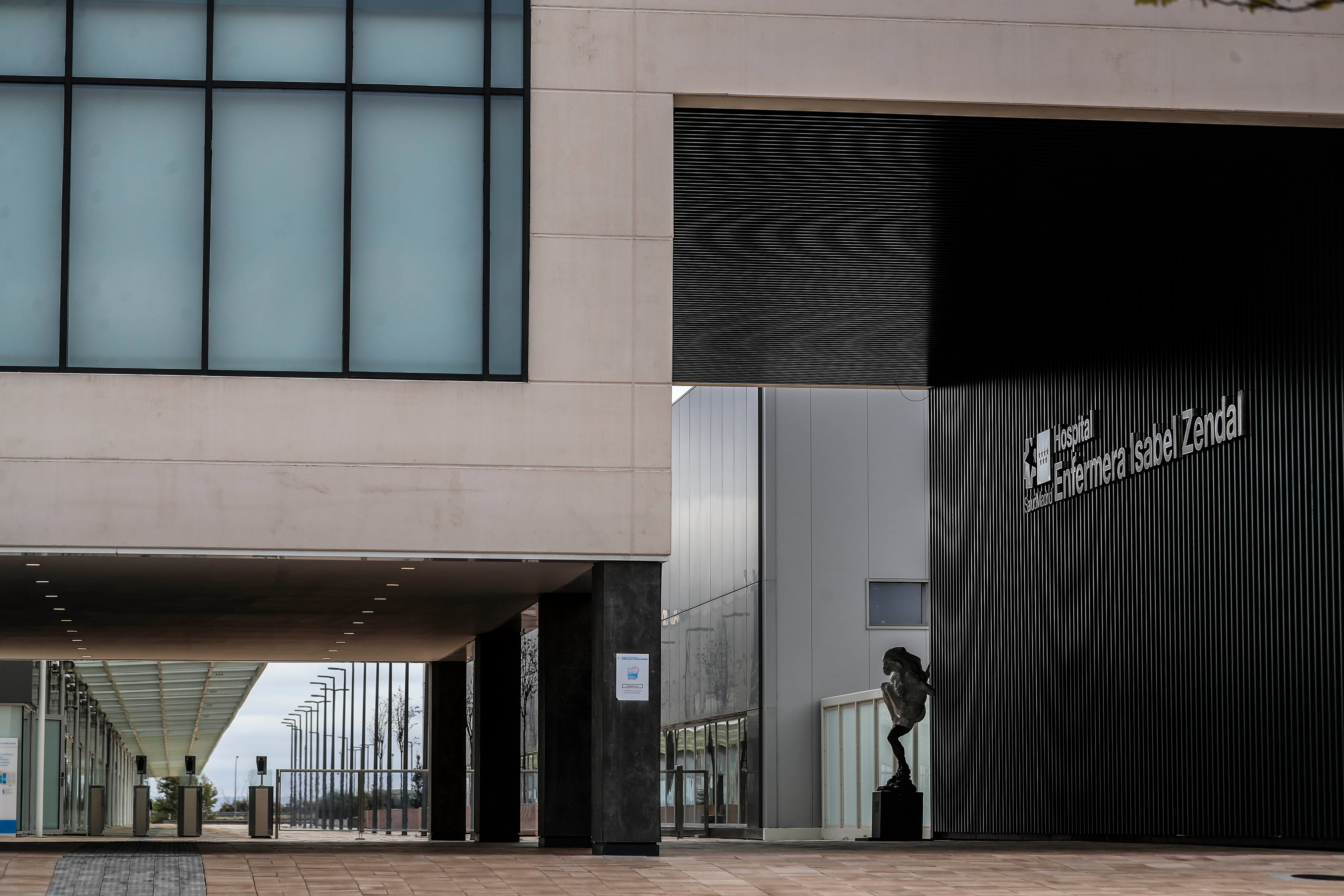 Entrada al Hospital Enfermera Isabel Zendal.