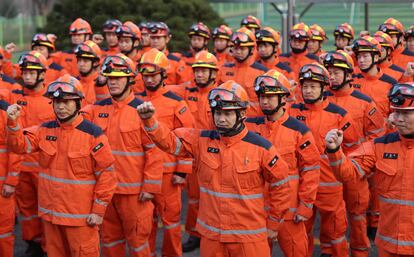A South Korean international rescue team resolves to do their best before departing for quake-ravaged Turkey. 