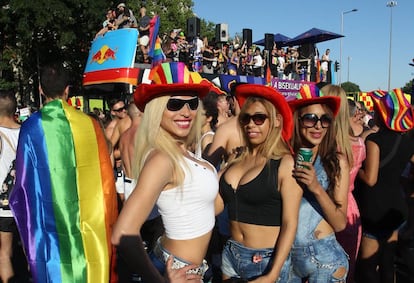 Ambiente en la marcha del Orgullo de 2016 en Madrid.