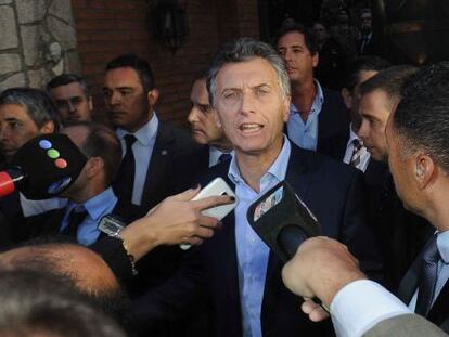 El presidente electo habla con la prensa tras reunirse con la presidenta Cristina Fernández