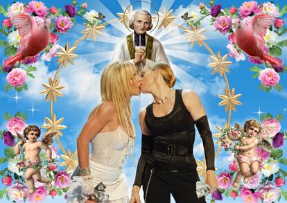 Los motivos religiosos son algo que destaca mucho en sus trabajos. En la imagen, el beso entre Britney Spears y Madonna.