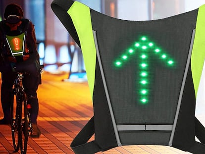Indicar los cambios de dirección o una parada es posible de manera fácil y rápida con esta mochila con señalización LED.
