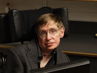 Stephen Hawking, en su despacho de Cambridge.