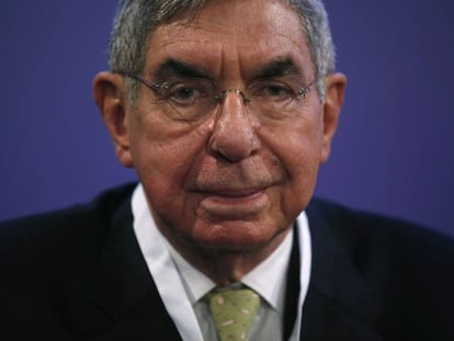 Óscar Arias durante una convención del Nobel de la Paz en 2015