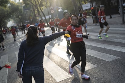 Todas los participantes presentaron su comprobante de vacunación o una prueba PCR con vigencia de 72 horas para recoger su camiseta.