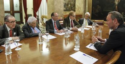 Alberto Fabra y los premios Jaime I de Econom&iacute;a, en el Senado.