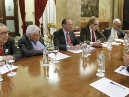 Alberto Fabra y los premios Jaime I de Econom&iacute;a, en el Senado.