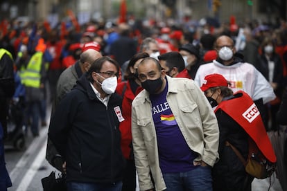 Los secretarios generales de UGT y CC OO en Cataluña, Camil Ros y Javier Pacheco, en la manifestación del 1 de mayo.