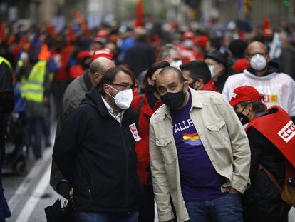 Los secretarios generales de UGT y CC OO en Cataluña, Camil Ros y Javier Pacheco, en la manifestación del 1 de mayo.