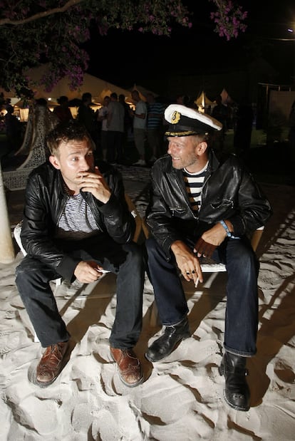 Damon Albarn (izquierda) y Paul Simonon, en el <i>backstage</i> del FIB, poco antes de la actuación de Gorillaz.