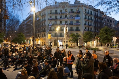 Una imagen de una protesta en favor de la vivienda digna en frente de la Casa Orsola.