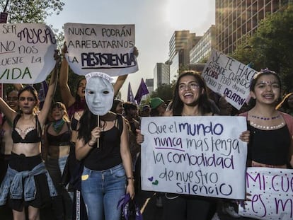 Miles de mujeres, en la manifestación del 8 de marzo en Ciudad de México.