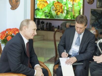 El expresidente cubano Fidel Castro con Vladimir Putin este viernes.