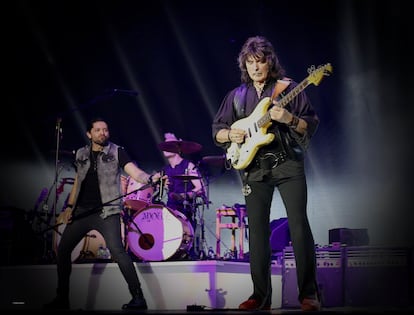 Ronnie Romero y Ritchie Blackmore en un concierto de Rainbow.