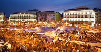 Aspecto de la Puerta del Sol en la noche del día 22