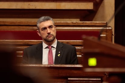 El 'conseller' de Acción Exterior, Relaciones Institucionales y Transparencia, Bernat Solé, en el Parlament.