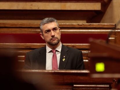 El 'conseller' de Acción Exterior, Relaciones Institucionales y Transparencia, Bernat Solé, en el Parlament.