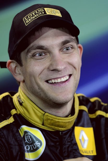 Petrov, sonriente tras su tercer puesto en la carrera.