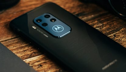 Trasera de un smartphone de Motorola