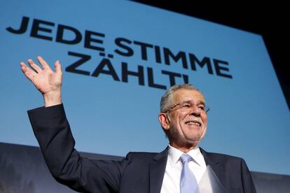 Alexander Van der Bellen, durante su &uacute;ltimo mitin electoral antes de las elecciones presidenciales de Austria en Viena.