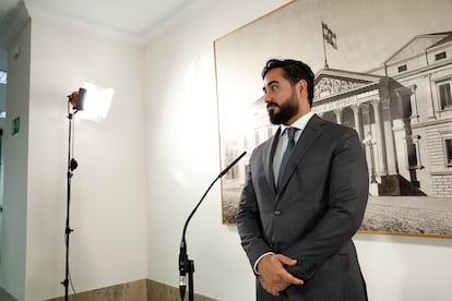 Alvise Pérez, tras tomar posesión de su acta de eurodiputado, el pasado día 1 en el Congreso de los Diputados.