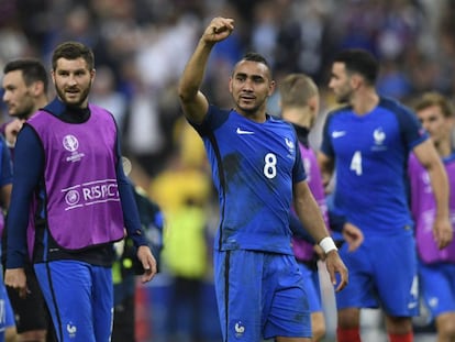 Payet celebra la victoria sobre Rumanía.