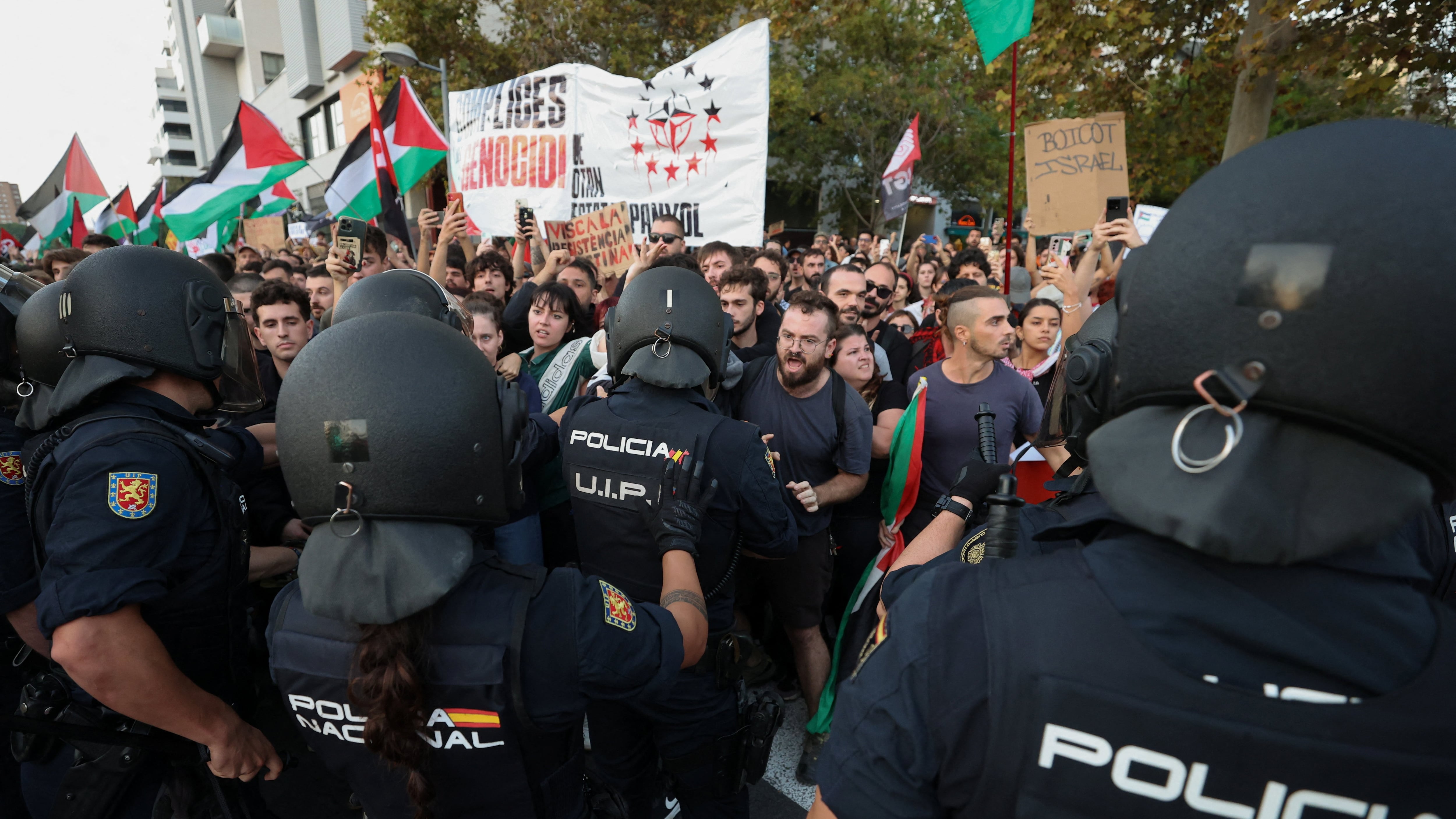 Cinco detenidos en la concentración ante el Roig Arena por la presencia del Hapoel Tel Aviv, rival del Valencia en la Euroliga