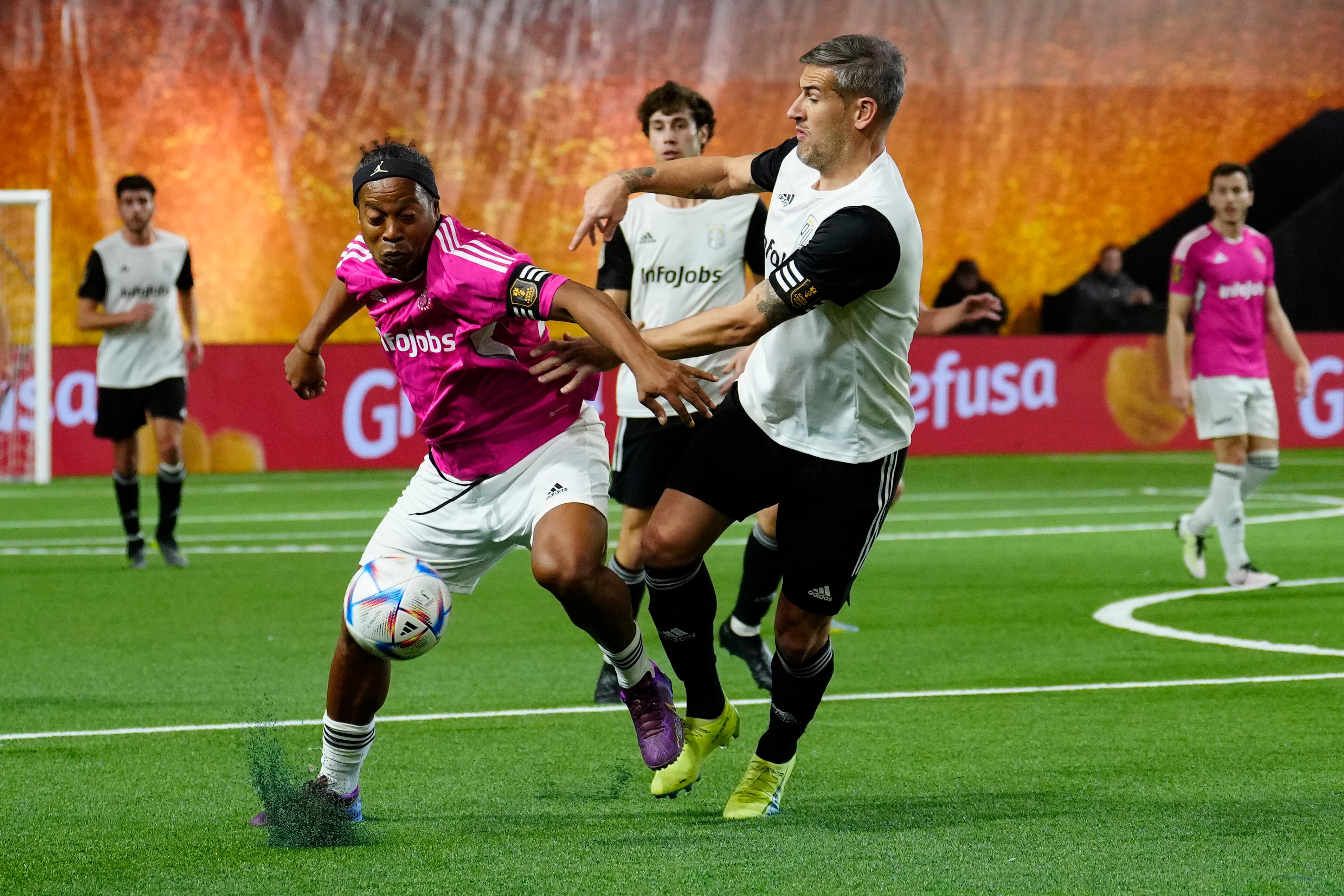 Ronaldinho, en una acción del partido.