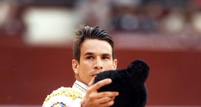 El diestro José María Manzanares saluda al recibir una ovación del público en la Feria de San Isidro.
Contacto: