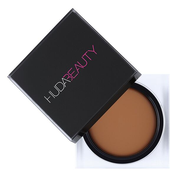 Crema de acabado empolvado de Huda Beauty Tantour Contour & Bronzer Cream.