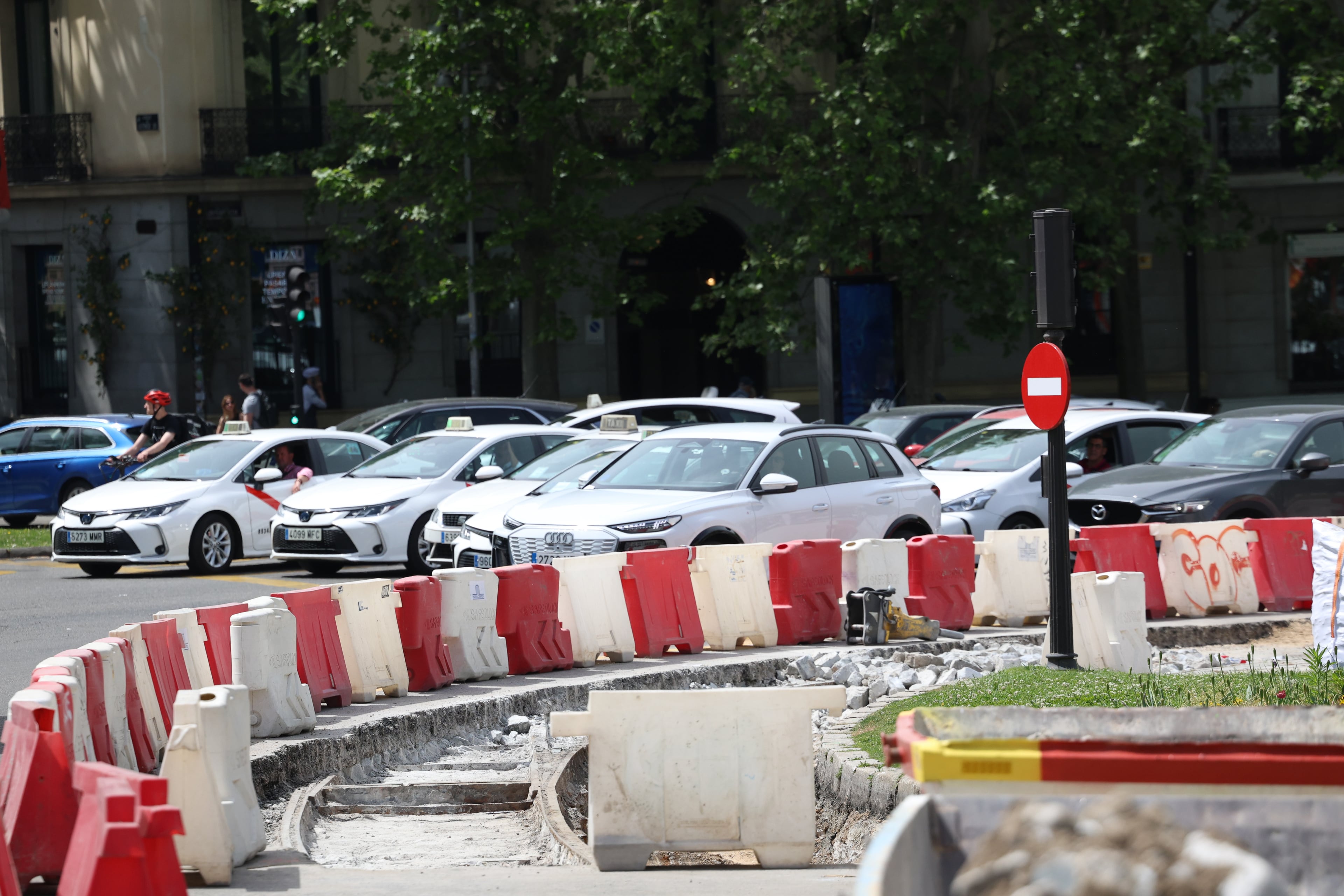 La Comunidad de Madrid estudiará el valor de los raíles de tranvía hallados en la Puerta de Alcalá