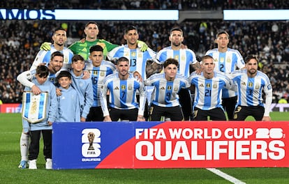 Foto oficial de la seleccion Argentina en el Estadio Monumental este jueves.
