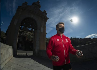 Christian López on Toledo's Alcántara Bridge.