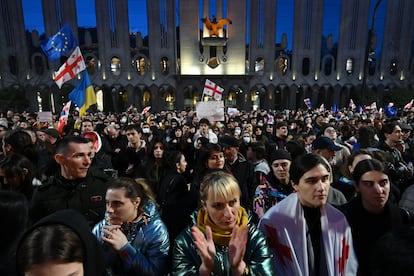 Manifestación frente al Parlamento de Georgia en Tiflis, este miércoles.