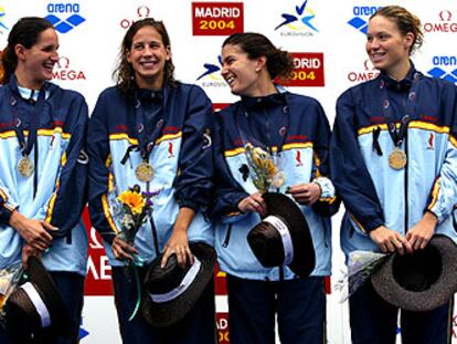 De izquierda a derecha, Melissa Caballero, Erika Villaécija, Laura Roca y Tatiana Rouba, con las medallas de oro.