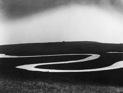 'Río Cuckmere, 1963, fotografía de Bill Brandt.