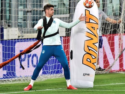 Morata, durante el entrenamiento del Atlético en el Juventus Stadium.