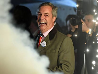 El líder del Brexit Party, Nigel Farage, celebra la salida del Reino Unido de la UE en Londres, el pasado 31 de enero. 