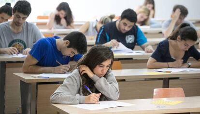 Alumnos durante un examen. 