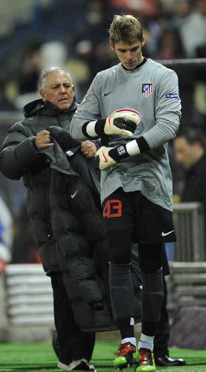 De Gea abandona el campo durante el partido ante el Galatasaray.