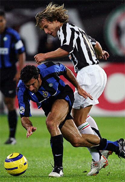 Nedved y Figo, en un Juventus-Inter
