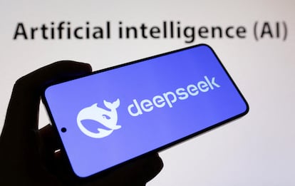 El logotipo de Deepseek y las palabras "Inteligencia artificial AI" en una imagen tomada el pasado miércoles.