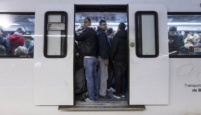 Tren de la serie 4000 del metro de Barcelona, donde se ha encontrado amianto en dos unidades.