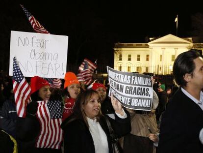 Simpatizantes del presidente Obama frente a la Casa Blanca.