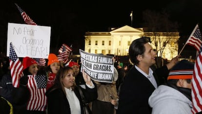 Simpatizantes del presidente Obama frente a la Casa Blanca.