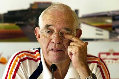 Luis Aragonés, durante su conferencia de prensa de ayer.