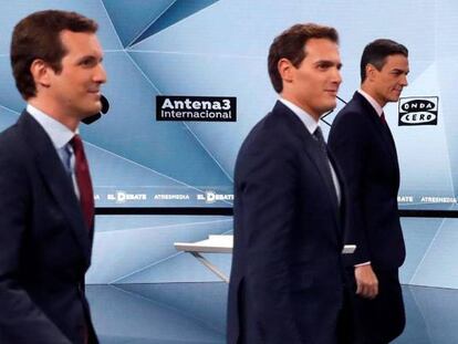 Los candidatos a presidir el Gobierno de España tras las elecciones generales, Pablo Iglesias (Unidas Podemos) (i); Pablo Casado (PP) (2i); Albert Rivera (Cs) (2d) y Pedro Sánchez (PSOE) antes del inicio del segundo debate electoral.