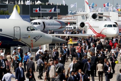 La 51ª edición del Salón Aeronáutico de París-Le Bourget se celebra estos días en Francia. También conocido como Paris Air Show, la exhibición aérea y feria internacional para las empresas de aviación, una de las más importantes del mundo, se celebra en el aeropuerto de la localidad francesa, vecina a la capital, en los años impares, alternándose con la feria de Berlín y Farnborough, en Reino Unido.