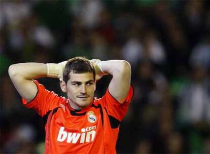 Casillas, tras uno de los goles del Betis.