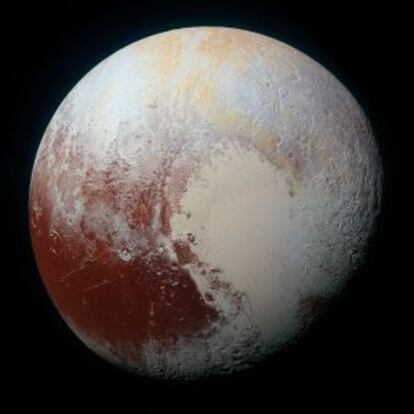 La nova imatge de Plutó, que mostra el contrast entre les zones gelades i les riques en compostos orgànics.